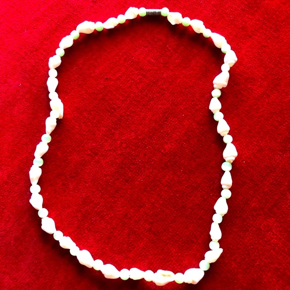 Hawaiian shell necklace approx 17” - Picture 2 of 5